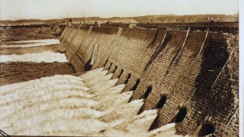 Aswan High Dam 7 The Aswan Dam has 45 years of history and the construction of the dam
