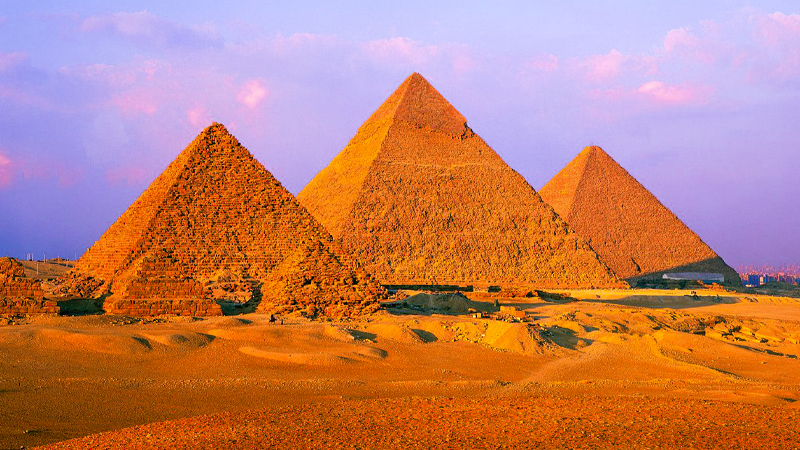 landmarks-Egyp--Pyramids-of-Giza
